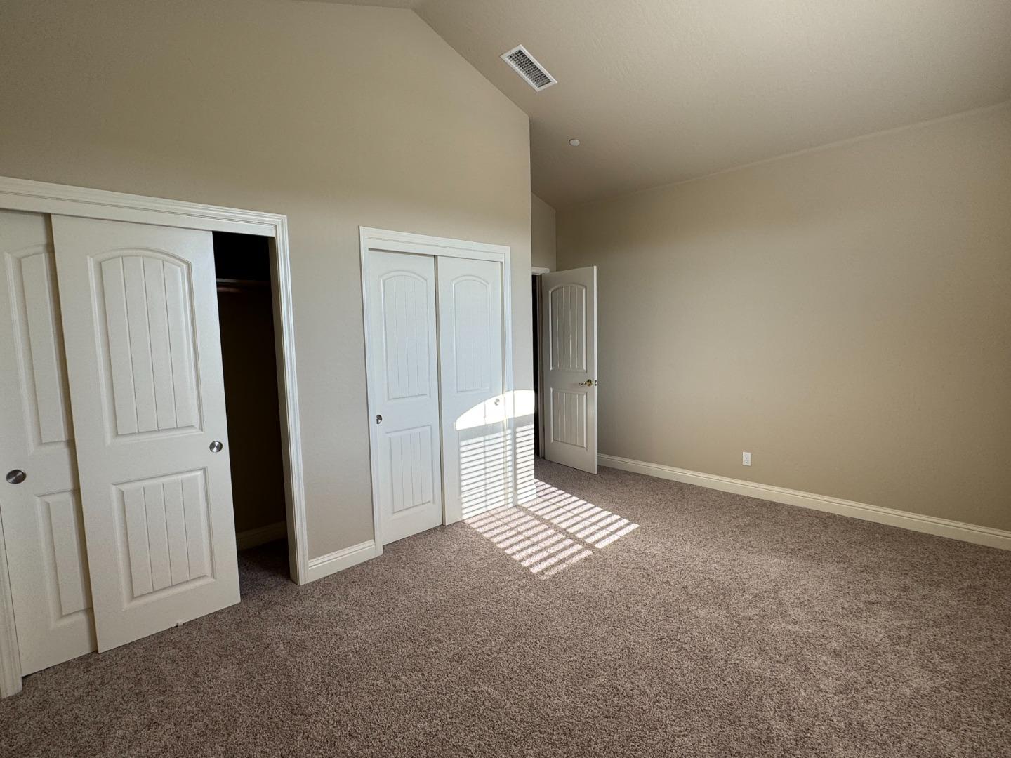 Detail Gallery Image 5 of 11 For 3329 N Shelly Ave, Fresno,  CA 93727 - 4 Beds | 2/1 Baths