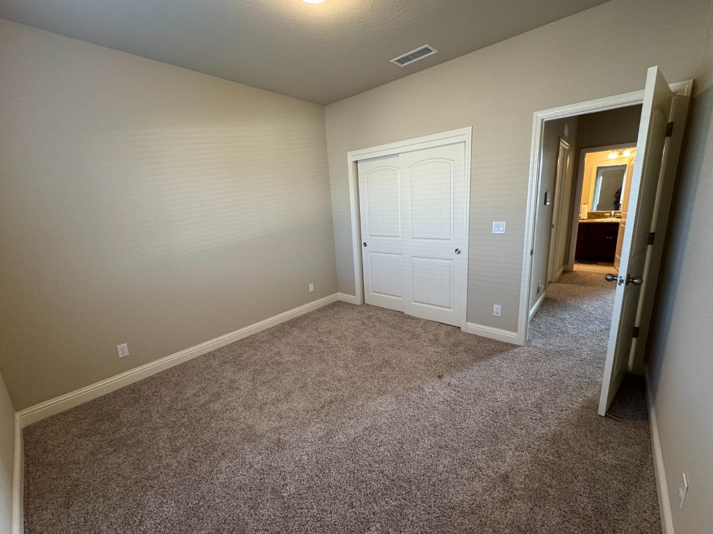 Detail Gallery Image 6 of 11 For 3329 N Shelly Ave, Fresno,  CA 93727 - 4 Beds | 2/1 Baths