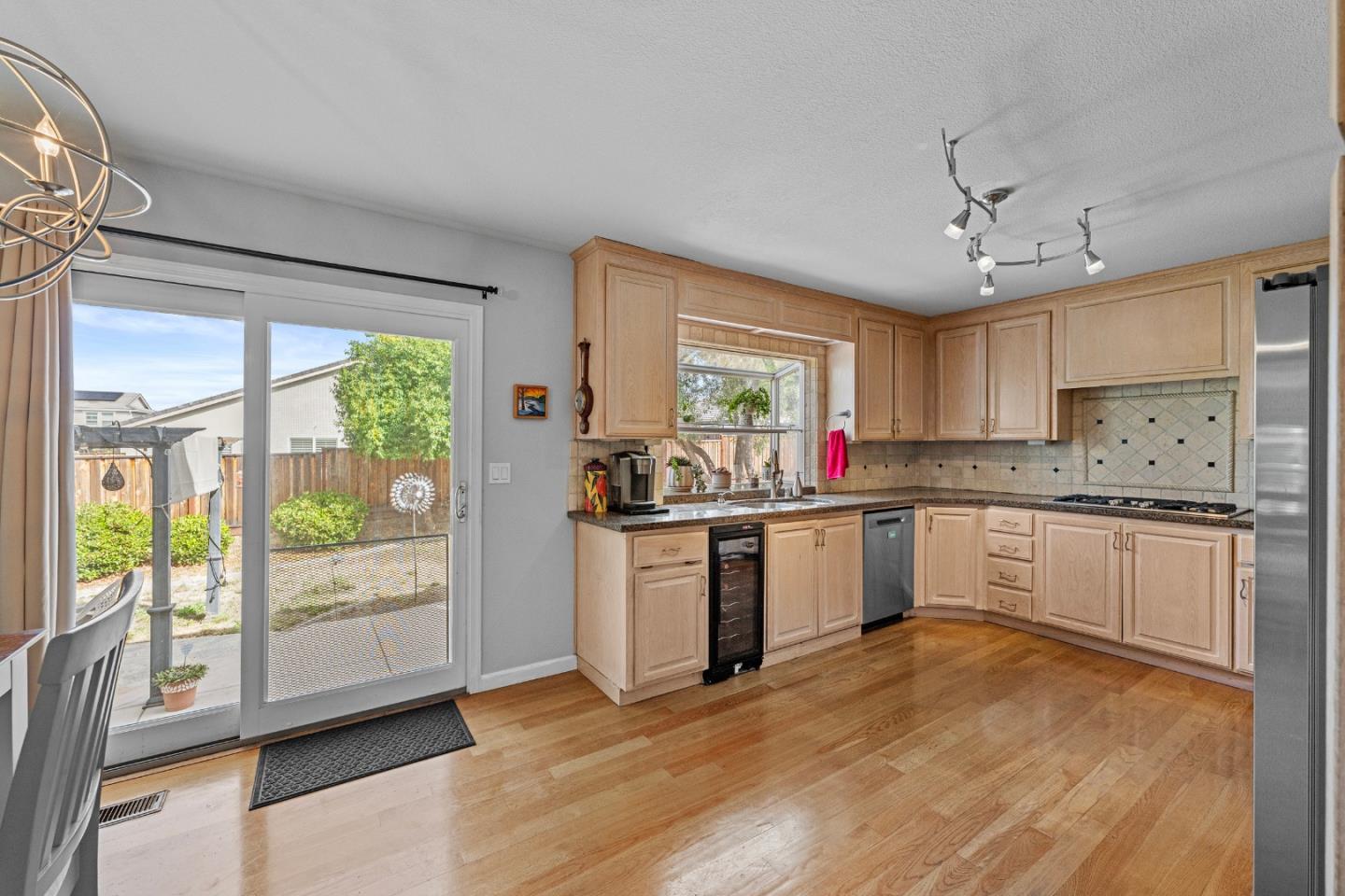 Detail Gallery Image 10 of 31 For 441 Tierra Del Sol, Hollister,  CA 95023 - 4 Beds | 3 Baths