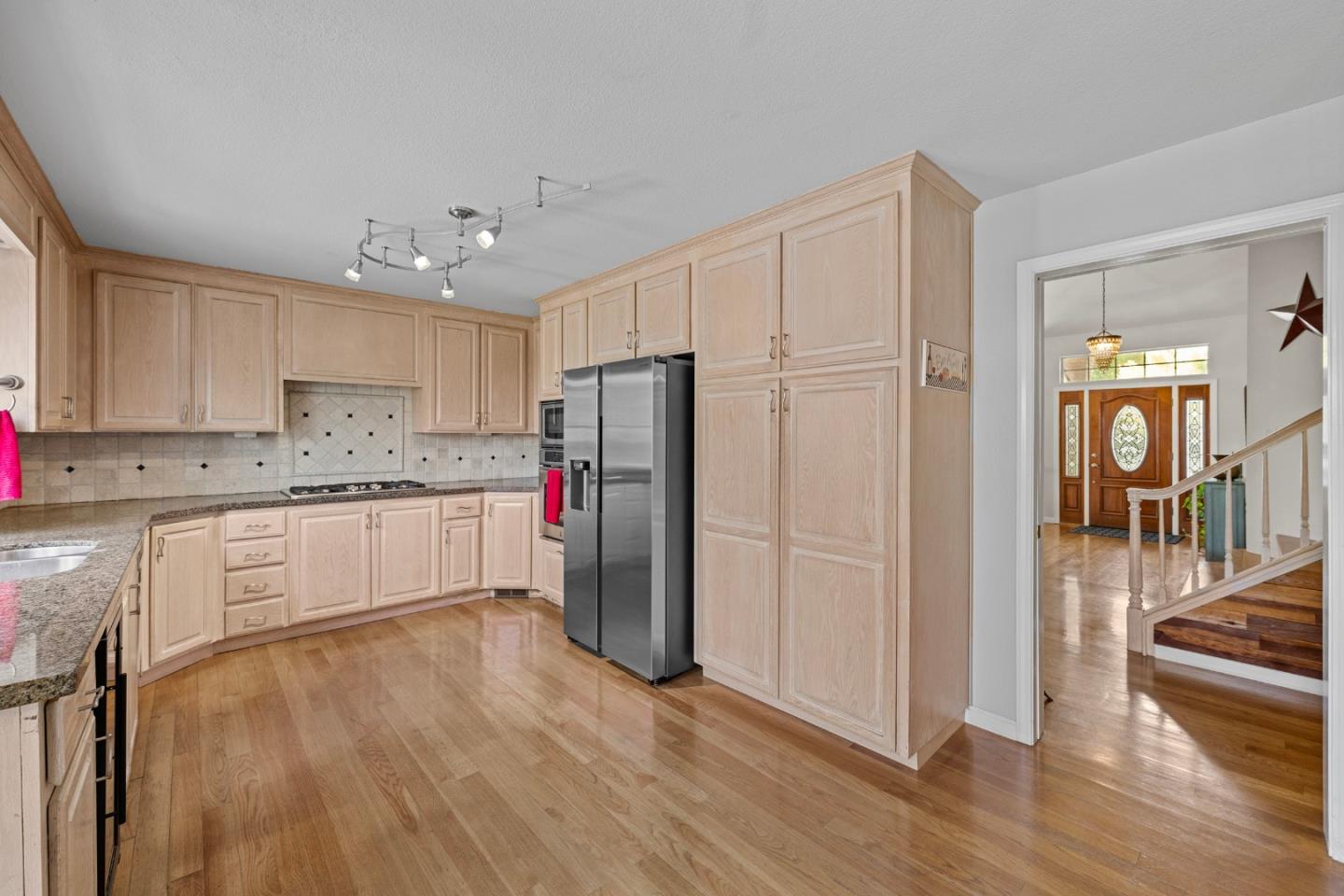 Detail Gallery Image 11 of 31 For 441 Tierra Del Sol, Hollister,  CA 95023 - 4 Beds | 3 Baths