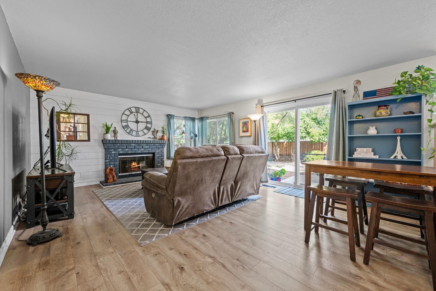 Detail Gallery Image 14 of 31 For 441 Tierra Del Sol, Hollister,  CA 95023 - 4 Beds | 3 Baths