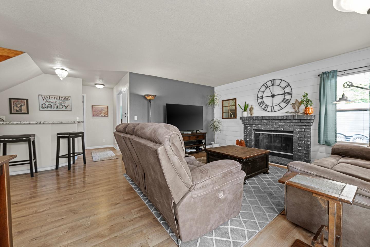 Detail Gallery Image 15 of 31 For 441 Tierra Del Sol, Hollister,  CA 95023 - 4 Beds | 3 Baths