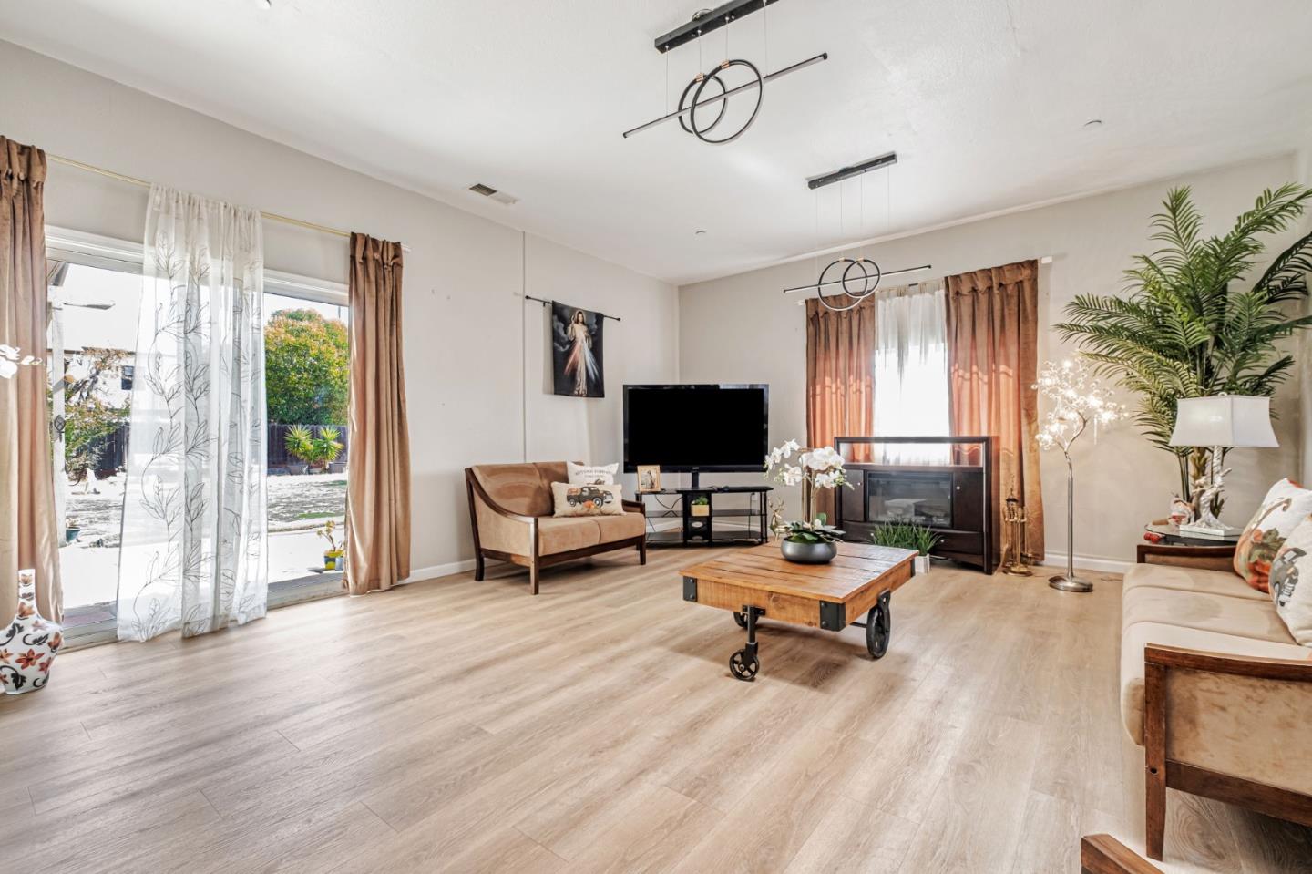 Detail Gallery Image 9 of 34 For 36985 Walnut St, Newark,  CA 94560 - 4 Beds | 3 Baths