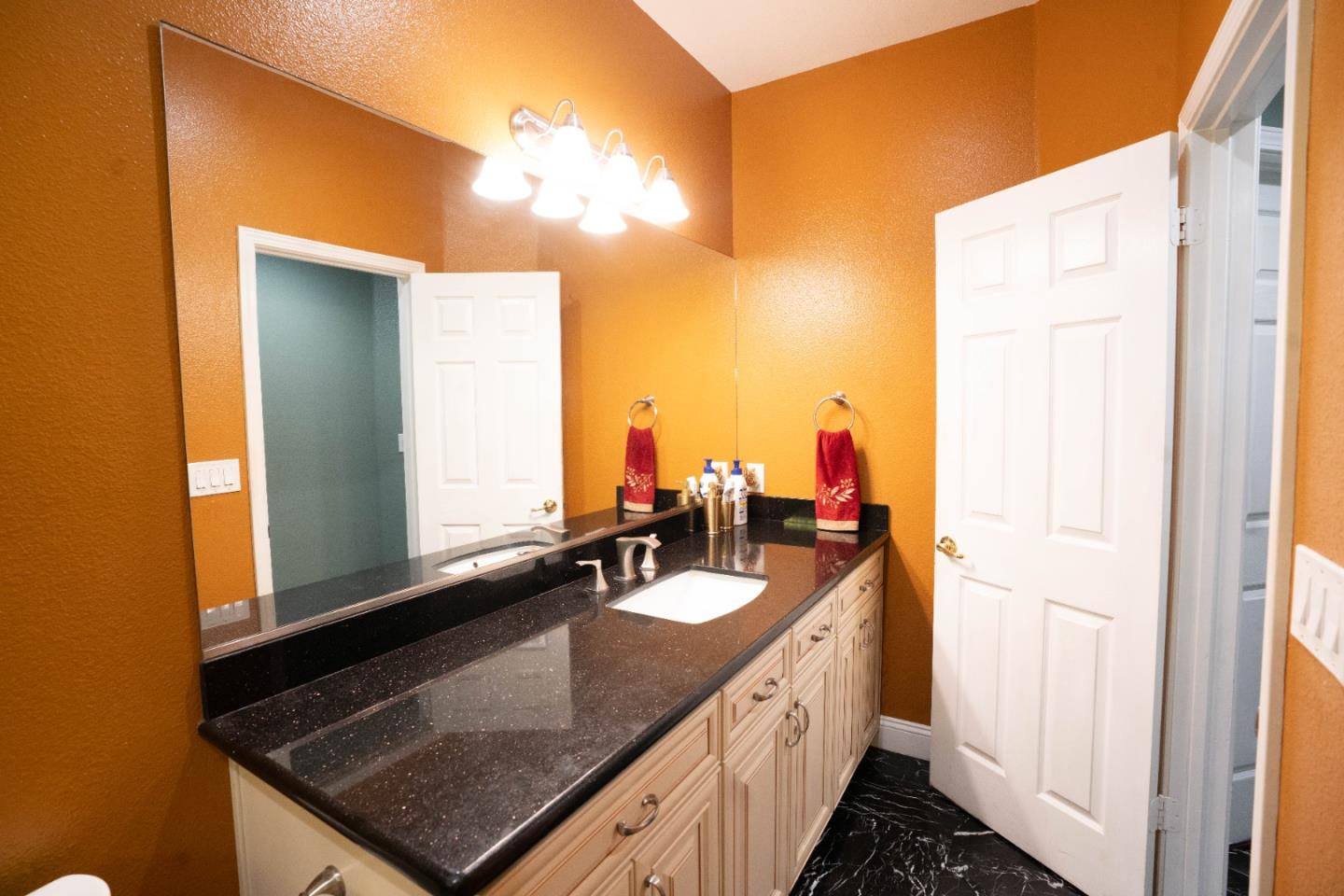 Detail Gallery Image 14 of 29 For 34237 Torrey Pine Ln, Union City,  CA 94587 - 5 Beds | 3 Baths