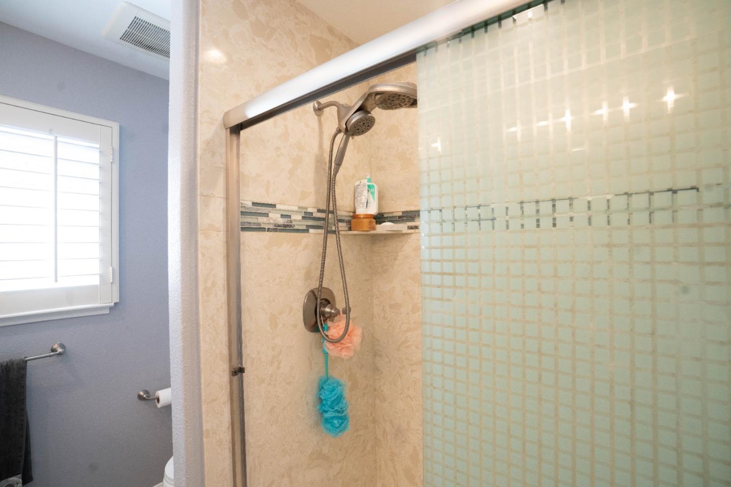 Detail Gallery Image 17 of 29 For 34237 Torrey Pine Ln, Union City,  CA 94587 - 5 Beds | 3 Baths