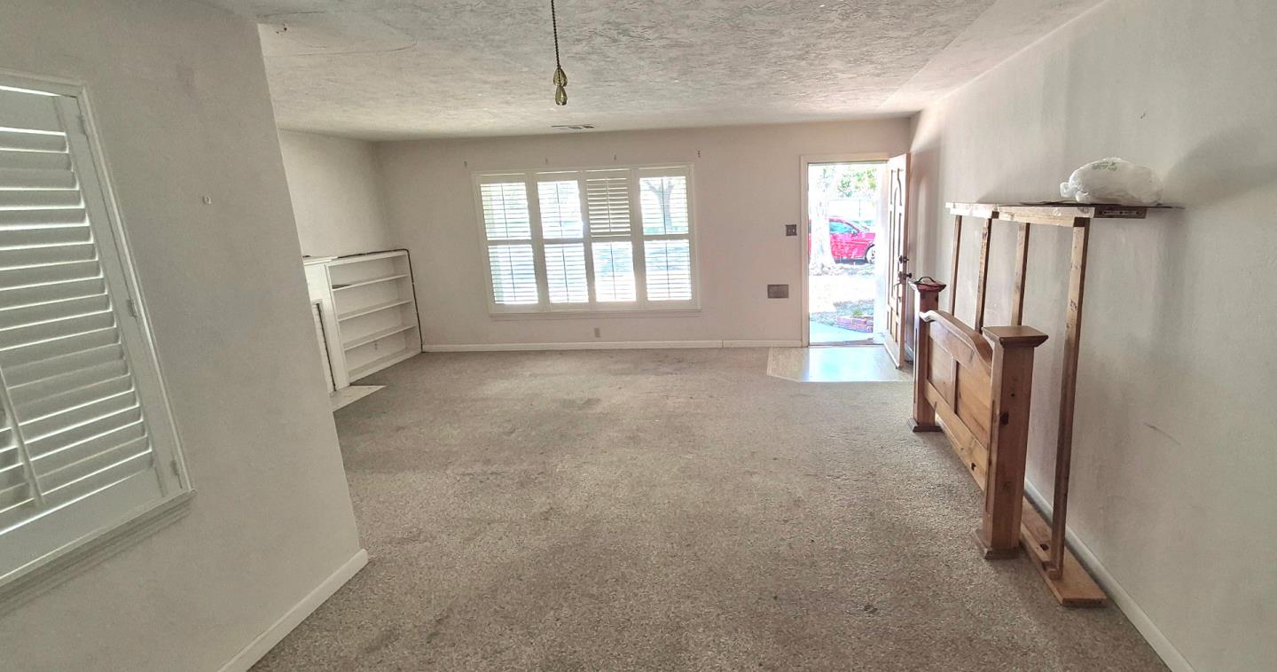 Detail Gallery Image 3 of 11 For 1032 9th St, Los Banos,  CA 93635 - 3 Beds | 2 Baths