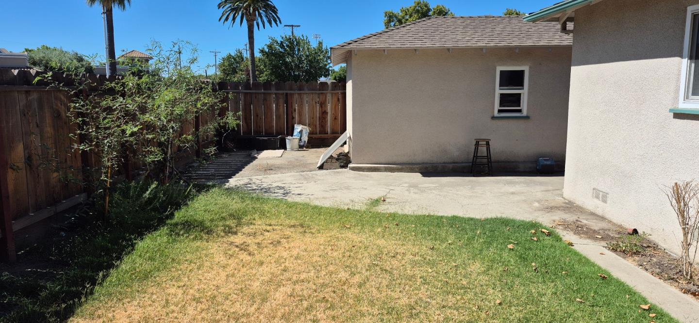 Detail Gallery Image 9 of 11 For 1032 9th St, Los Banos,  CA 93635 - 3 Beds | 2 Baths