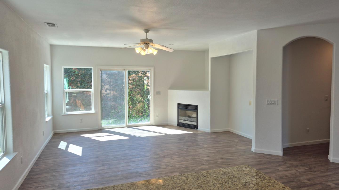 Detail Gallery Image 3 of 10 For 2913 Las Flores Cir, Los Banos,  CA 93635 - 3 Beds | 2 Baths