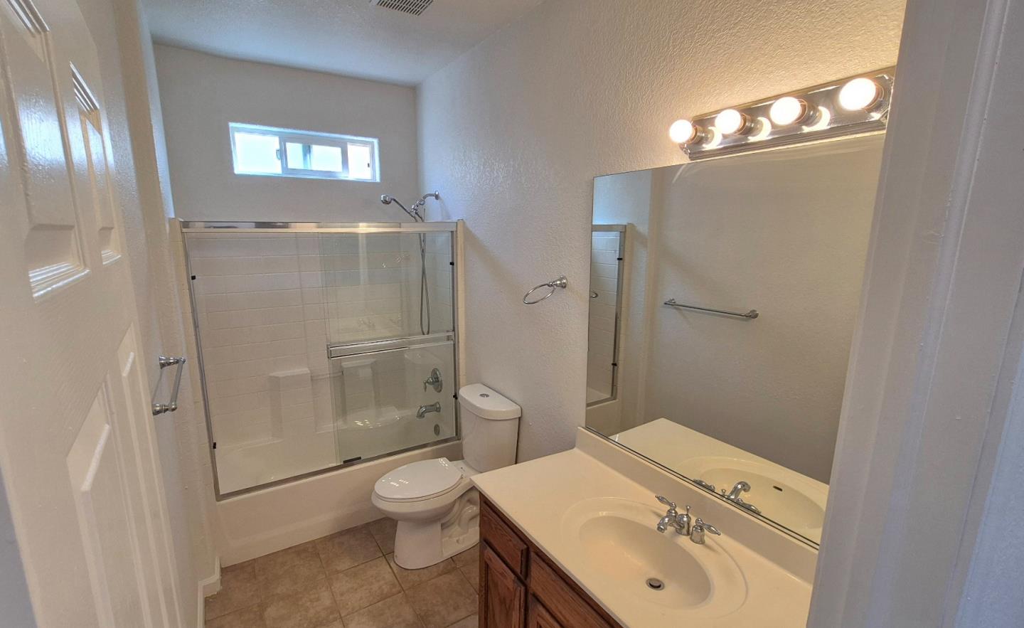 Detail Gallery Image 7 of 10 For 2913 Las Flores Cir, Los Banos,  CA 93635 - 3 Beds | 2 Baths