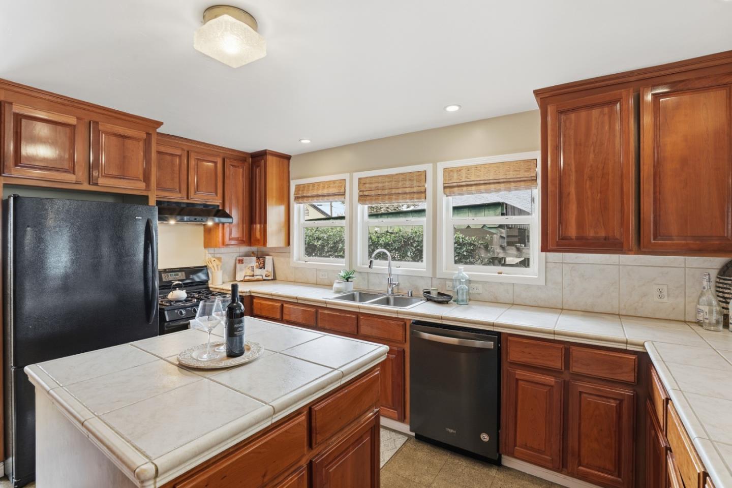 Detail Gallery Image 11 of 44 For 1218 Sally St, Hollister,  CA 95023 - 4 Beds | 2 Baths