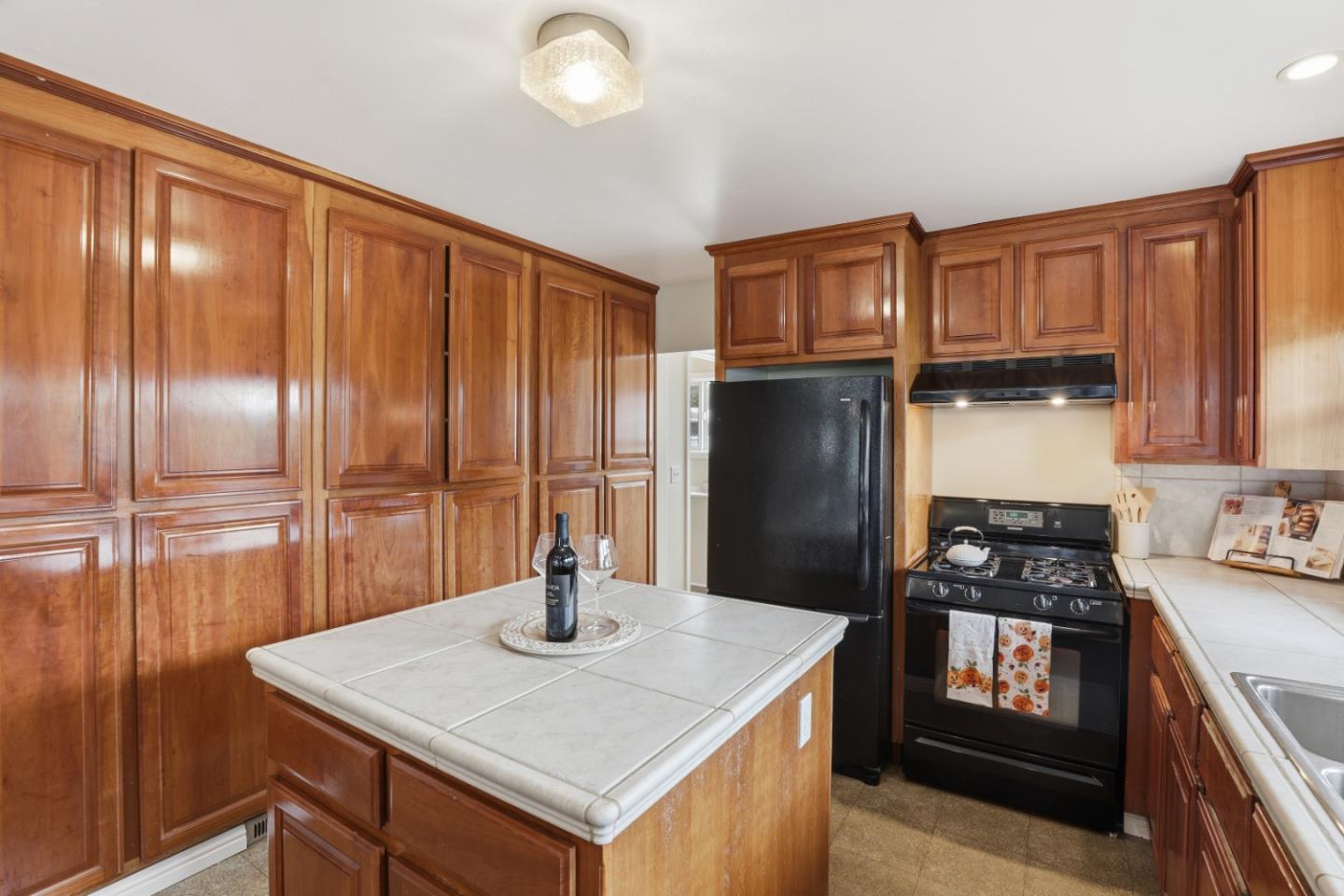 Detail Gallery Image 15 of 44 For 1218 Sally St, Hollister,  CA 95023 - 4 Beds | 2 Baths