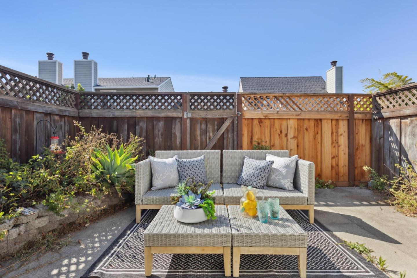 Detail Gallery Image 8 of 30 For 803 Peary Ln, Foster City,  CA 94404 - 3 Beds | 2/1 Baths