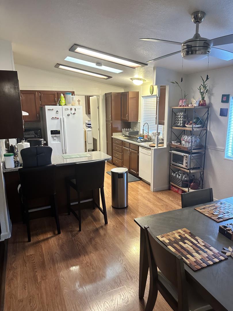 Detail Gallery Image 13 of 27 For 6130 Monterey Rd #9,  San Jose,  CA 95138 - 3 Beds | 2 Baths