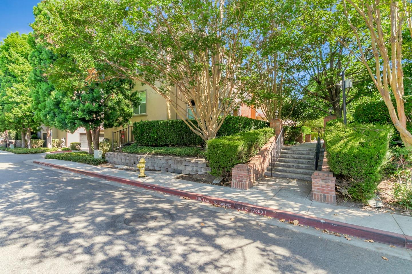 Detail Gallery Image 2 of 21 For 869 Georgetown Pl, San Jose,  CA 95126 - 3 Beds | 2/1 Baths