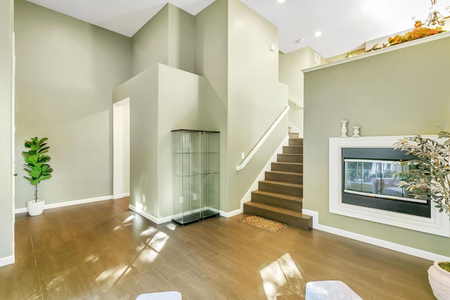 Detail Gallery Image 4 of 21 For 869 Georgetown Pl, San Jose,  CA 95126 - 3 Beds | 2/1 Baths