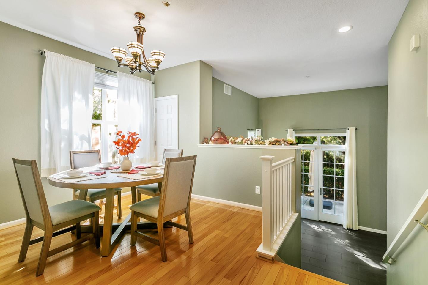 Detail Gallery Image 5 of 21 For 869 Georgetown Pl, San Jose,  CA 95126 - 3 Beds | 2/1 Baths