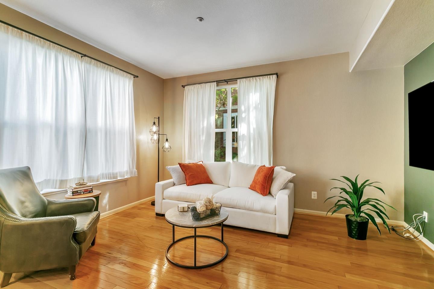 Detail Gallery Image 6 of 21 For 869 Georgetown Pl, San Jose,  CA 95126 - 3 Beds | 2/1 Baths