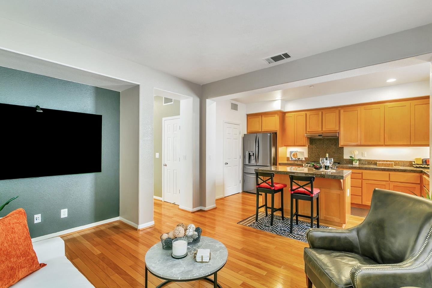 Detail Gallery Image 7 of 21 For 869 Georgetown Pl, San Jose,  CA 95126 - 3 Beds | 2/1 Baths