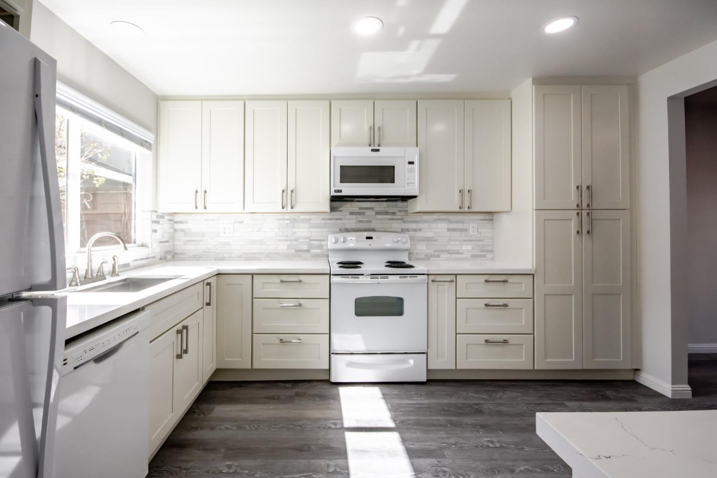 Detail Gallery Image 8 of 33 For 1116 Lord Nelson Ln, Foster City,  CA 94404 - 3 Beds | 2/1 Baths