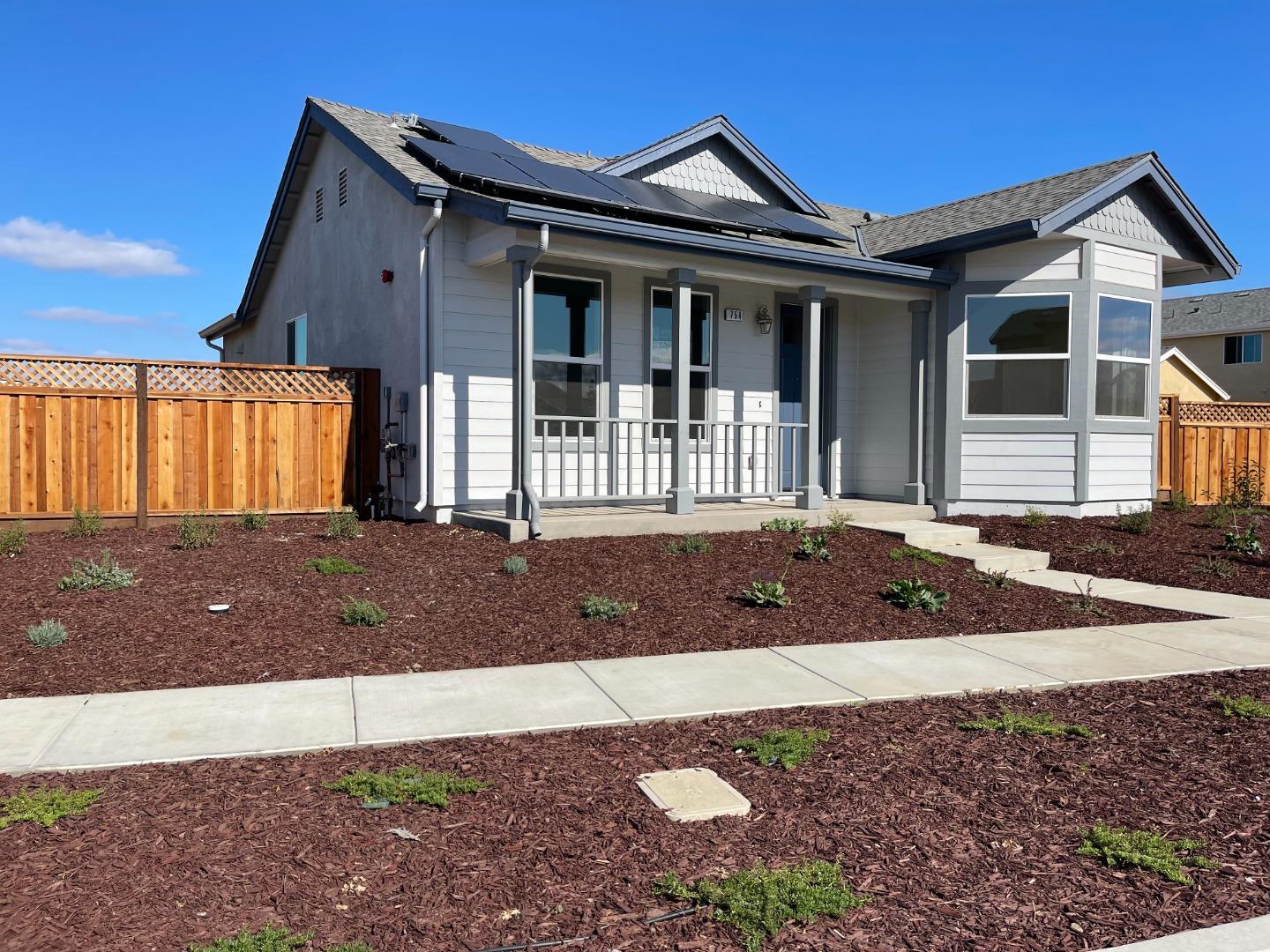 Detail Gallery Image 3 of 13 For 754 Livingston Ave, King City,  CA 93930 - 4 Beds | 2 Baths