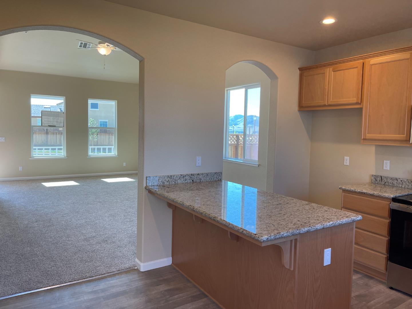 Detail Gallery Image 6 of 13 For 754 Livingston Ave, King City,  CA 93930 - 4 Beds | 2 Baths