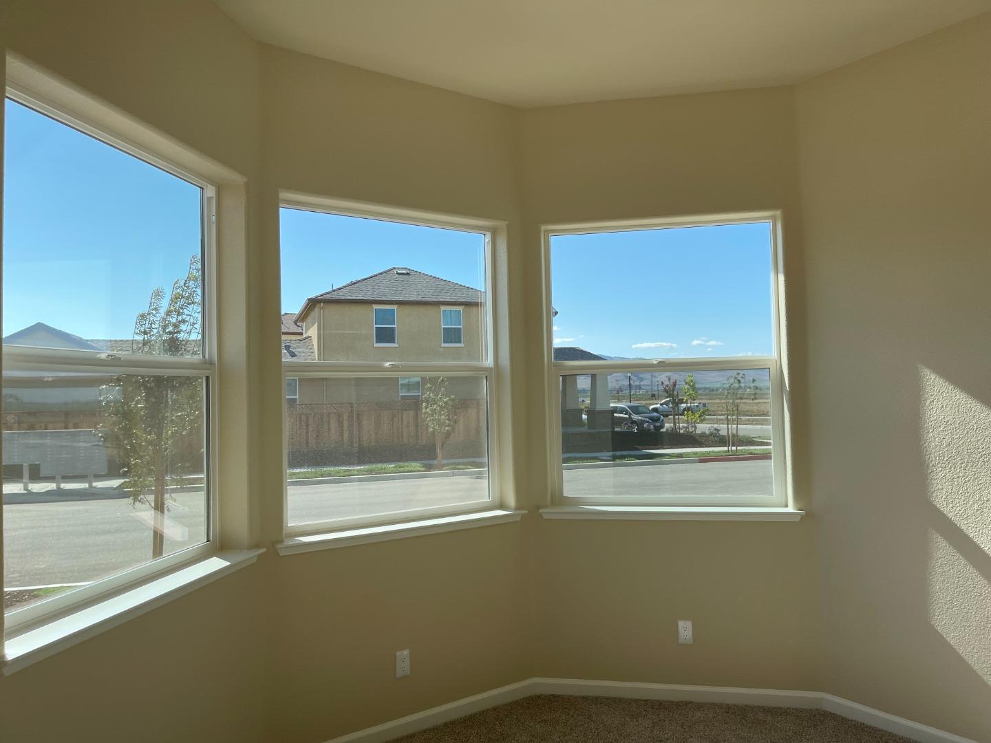 Detail Gallery Image 8 of 13 For 754 Livingston Ave, King City,  CA 93930 - 4 Beds | 2 Baths