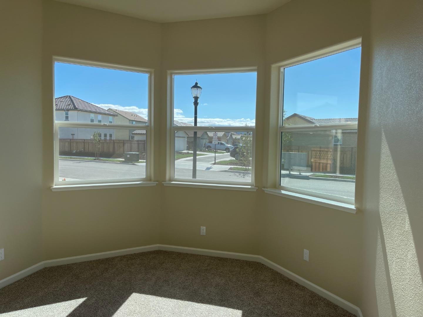 Detail Gallery Image 9 of 13 For 754 Livingston Ave, King City,  CA 93930 - 4 Beds | 2 Baths