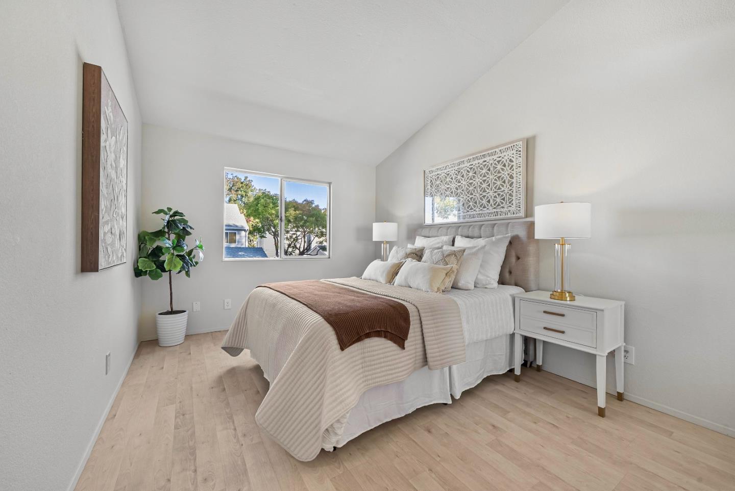 Detail Gallery Image 10 of 33 For 1578 Thorncrest Dr, San Jose,  CA 95131 - 2 Beds | 2 Baths