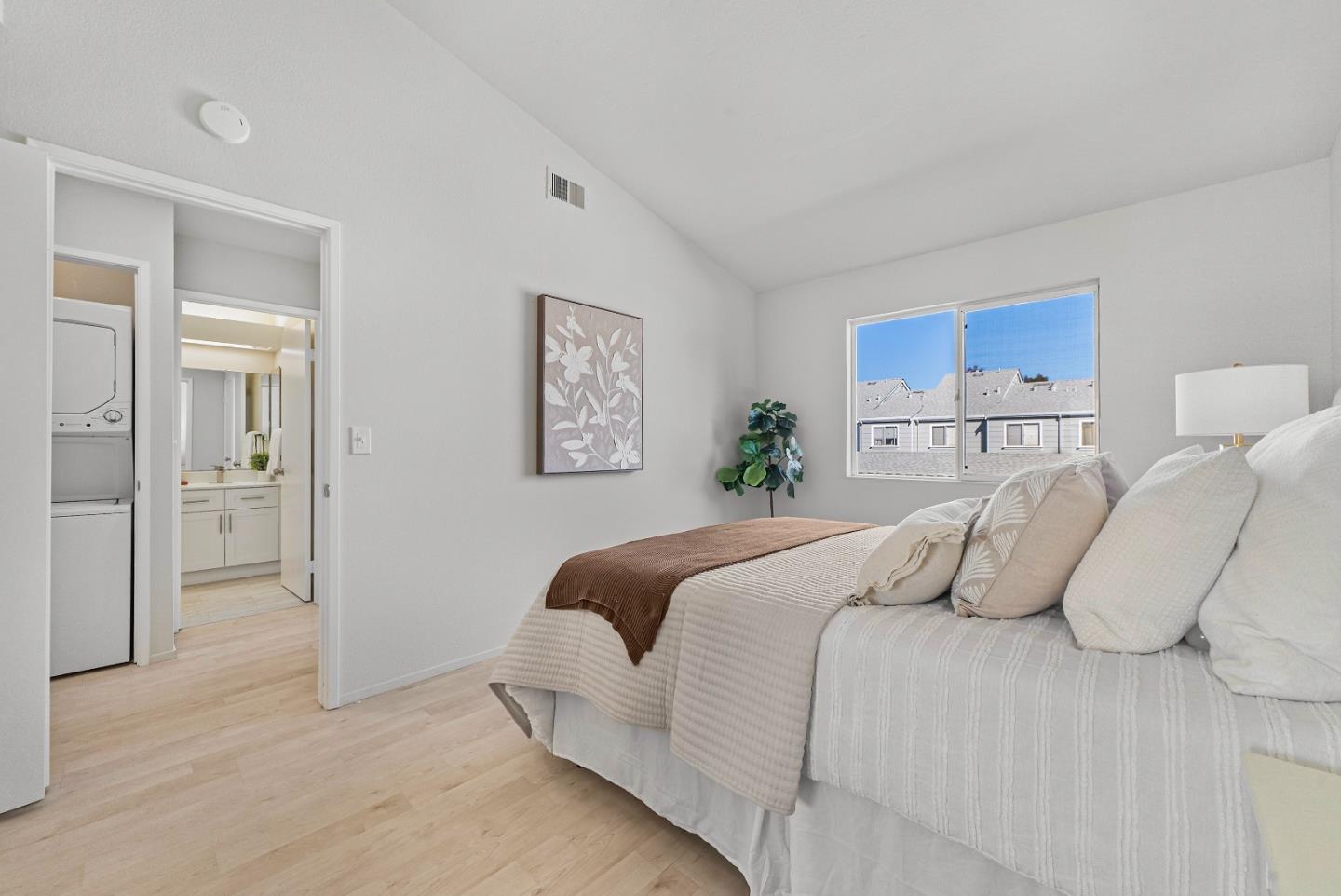 Detail Gallery Image 11 of 33 For 1578 Thorncrest Dr, San Jose,  CA 95131 - 2 Beds | 2 Baths