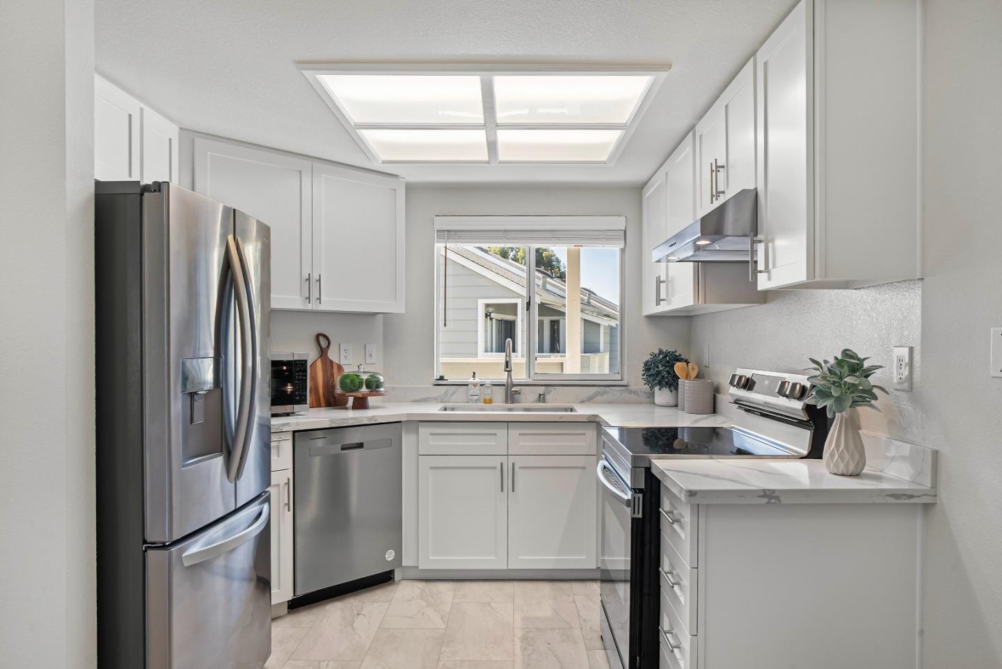 Detail Gallery Image 14 of 33 For 1578 Thorncrest Dr, San Jose,  CA 95131 - 2 Beds | 2 Baths