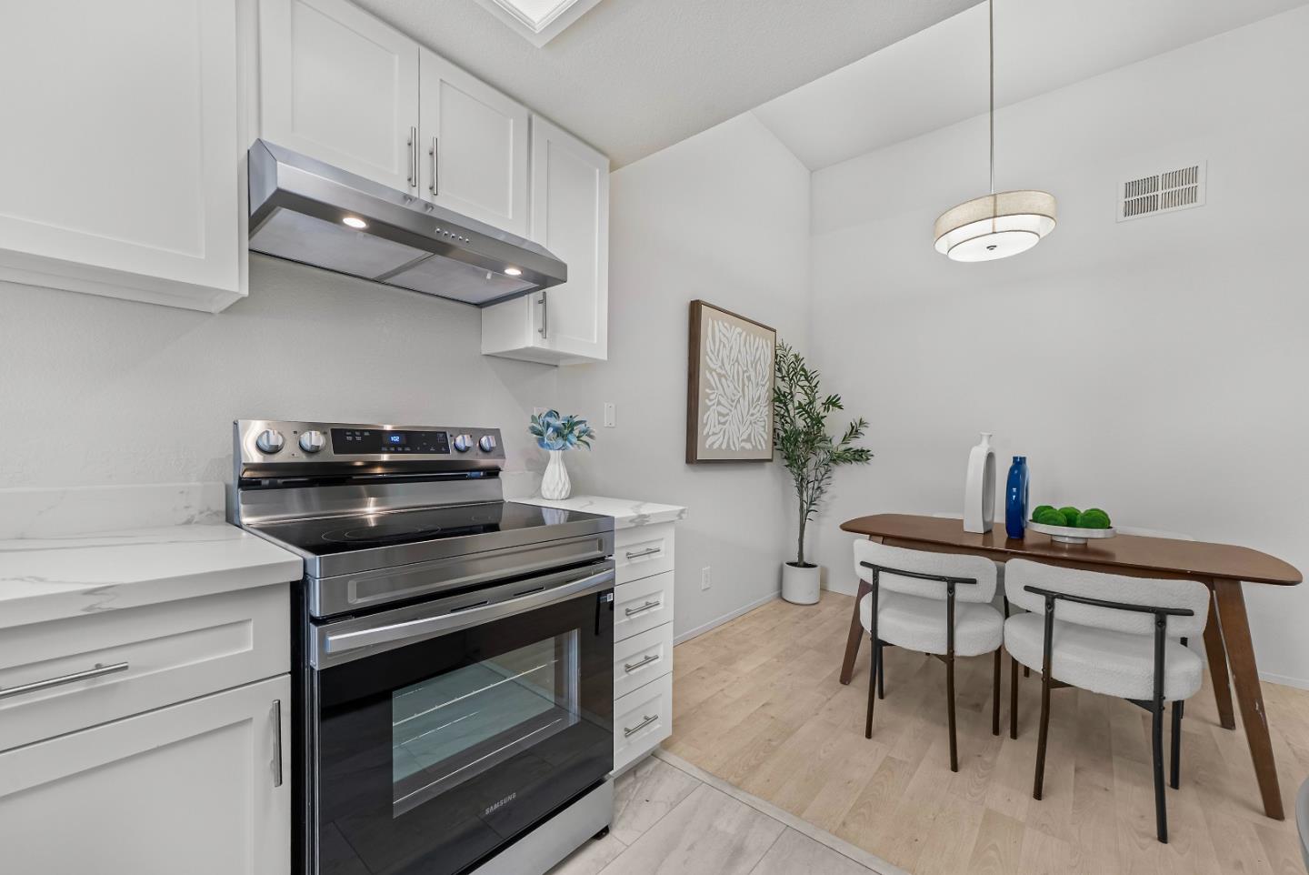 Detail Gallery Image 16 of 33 For 1578 Thorncrest Dr, San Jose,  CA 95131 - 2 Beds | 2 Baths