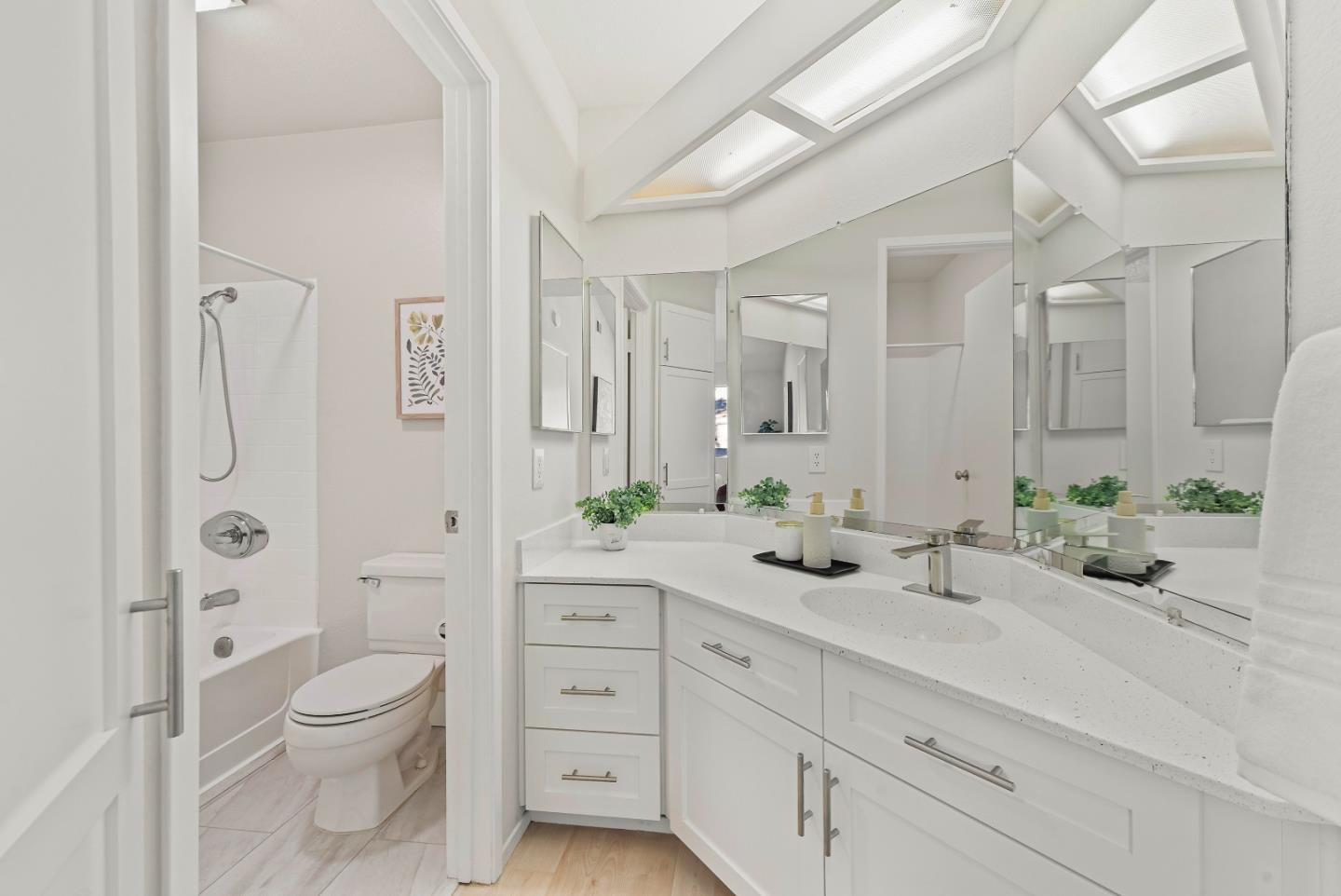 Detail Gallery Image 20 of 33 For 1578 Thorncrest Dr, San Jose,  CA 95131 - 2 Beds | 2 Baths