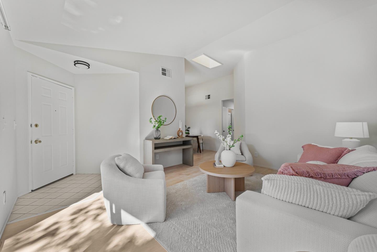 Detail Gallery Image 6 of 33 For 1578 Thorncrest Dr, San Jose,  CA 95131 - 2 Beds | 2 Baths