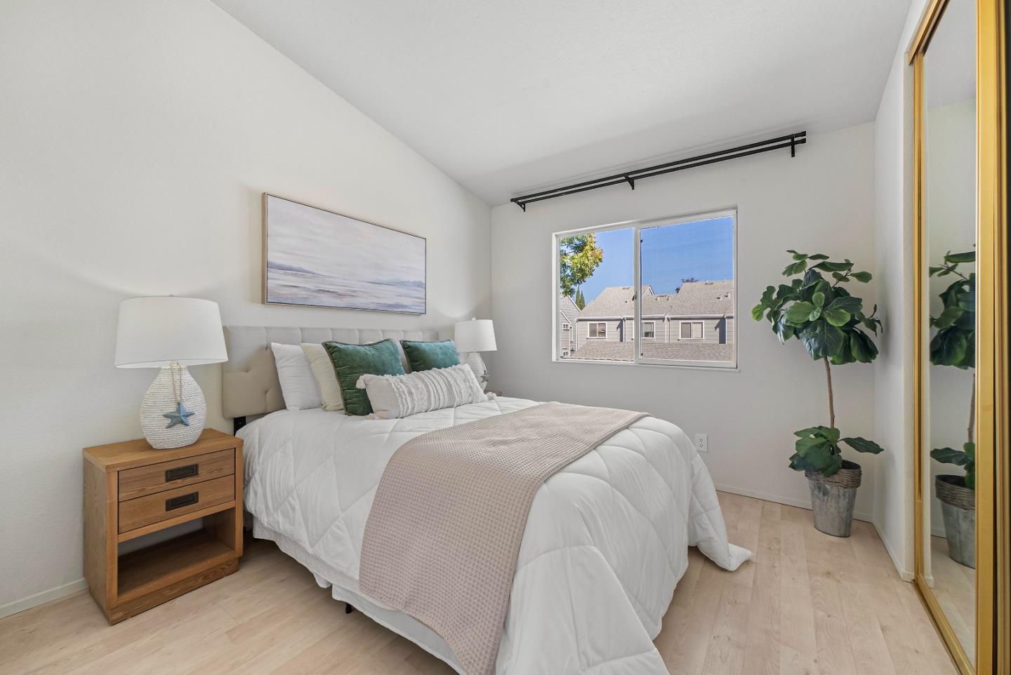 Detail Gallery Image 7 of 33 For 1578 Thorncrest Dr, San Jose,  CA 95131 - 2 Beds | 2 Baths