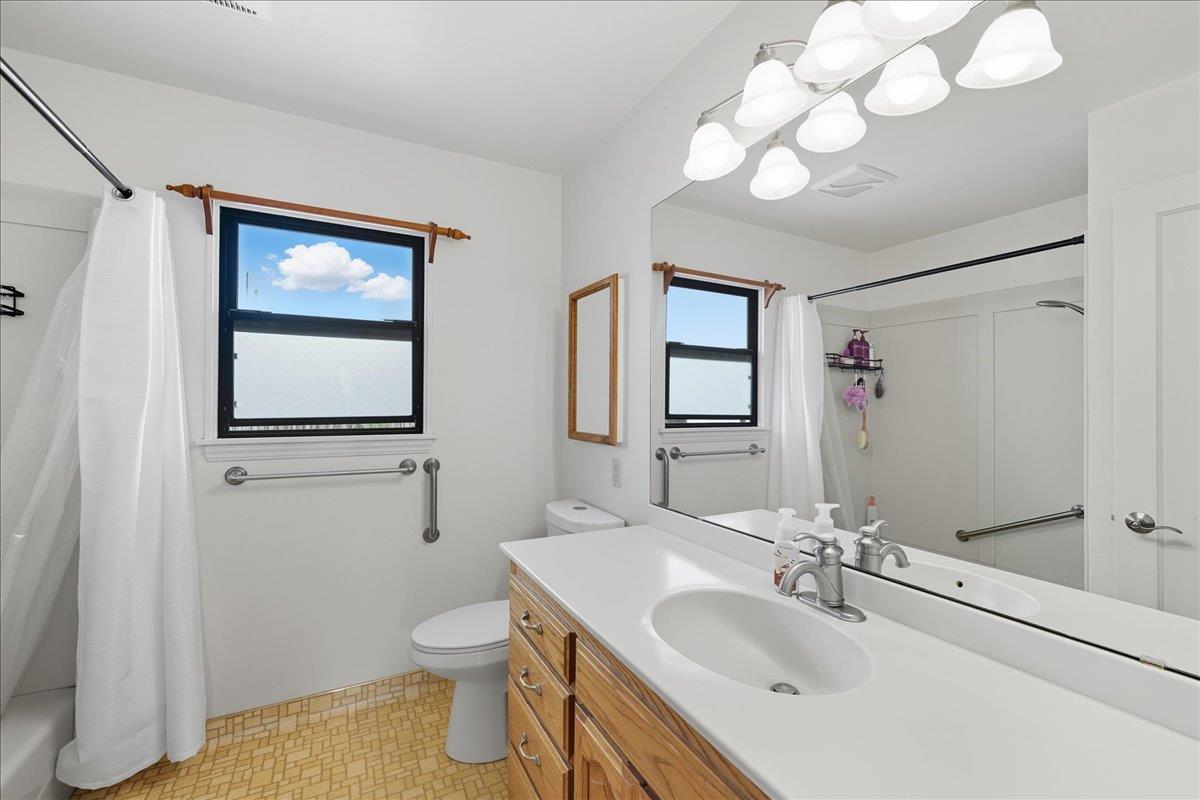 Detail Gallery Image 27 of 36 For 844 Capistrano Dr, Salinas,  CA 93901 - 3 Beds | 1/1 Baths