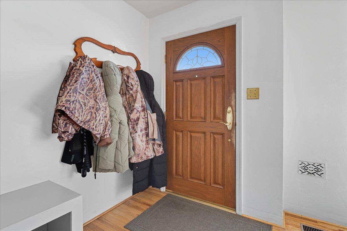 Detail Gallery Image 5 of 36 For 844 Capistrano Dr, Salinas,  CA 93901 - 3 Beds | 1/1 Baths