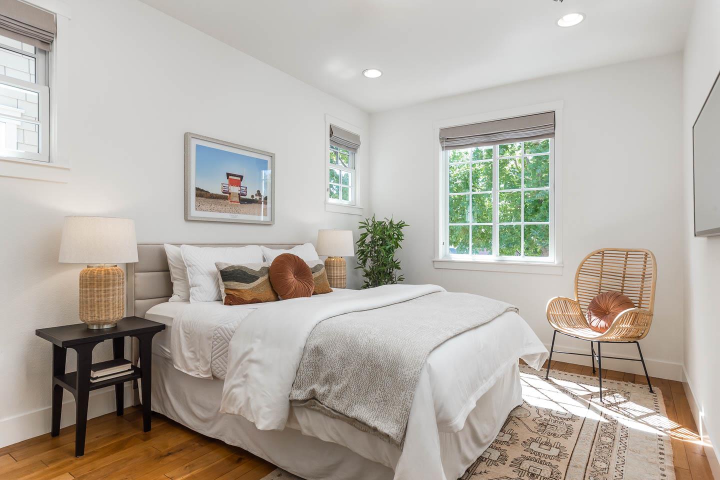 Detail Gallery Image 8 of 14 For 203 Pearl Ln, Menlo Park,  CA 94025 - 4 Beds | 3/1 Baths