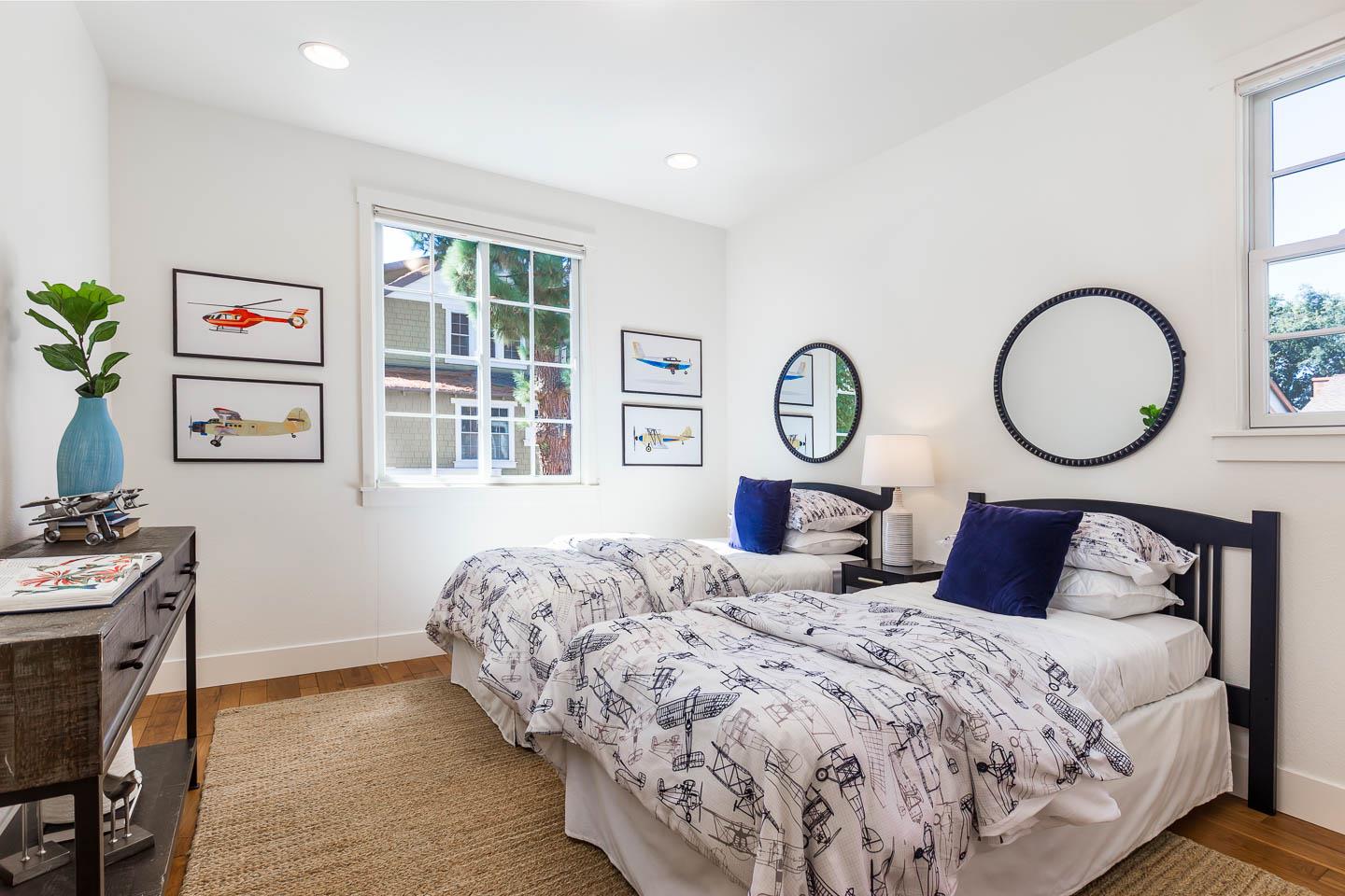 Detail Gallery Image 9 of 14 For 203 Pearl Ln, Menlo Park,  CA 94025 - 4 Beds | 3/1 Baths