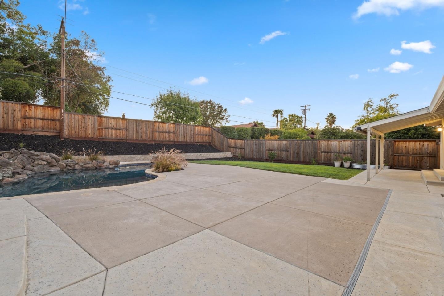 Detail Gallery Image 32 of 43 For 4451 Stoney Way, Carmichael,  CA 95608 - 3 Beds | 2 Baths