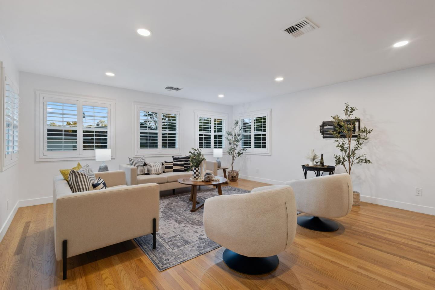 Detail Gallery Image 5 of 43 For 4451 Stoney Way, Carmichael,  CA 95608 - 3 Beds | 2 Baths