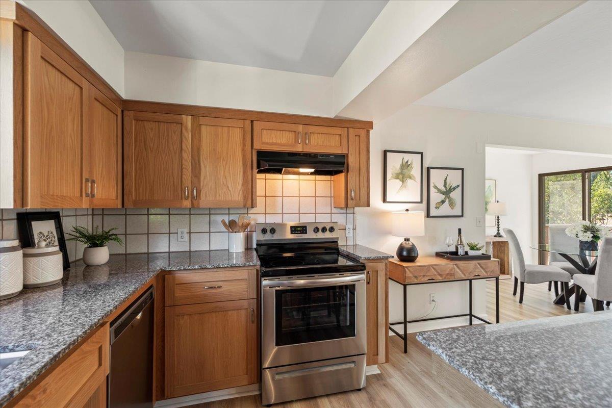 Detail Gallery Image 12 of 48 For 256 Segre Pl, Santa Cruz,  CA 95060 - 3 Beds | 2/1 Baths