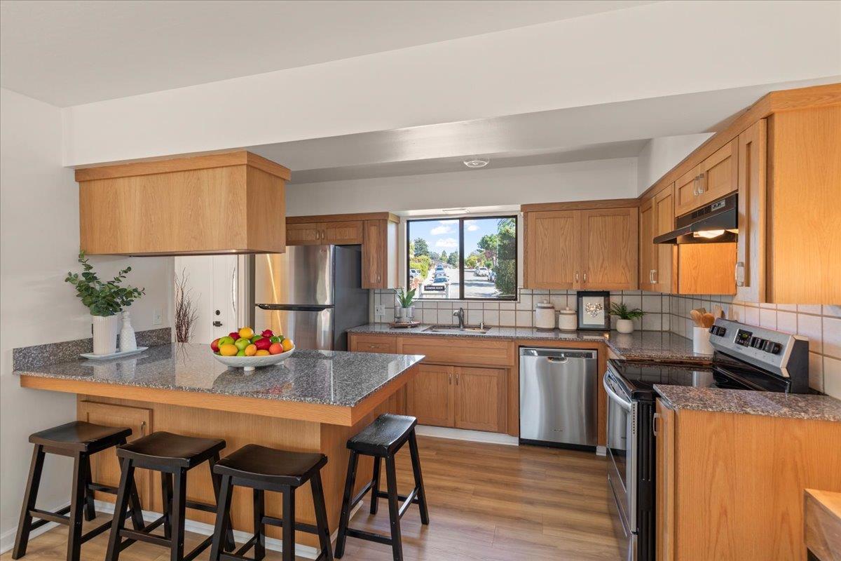 Detail Gallery Image 8 of 48 For 256 Segre Pl, Santa Cruz,  CA 95060 - 3 Beds | 2/1 Baths