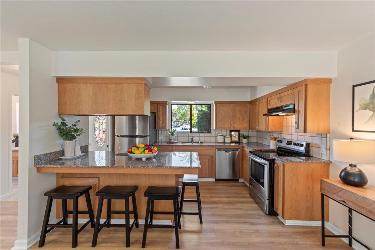 Detail Gallery Image 9 of 48 For 256 Segre Pl, Santa Cruz,  CA 95060 - 3 Beds | 2/1 Baths