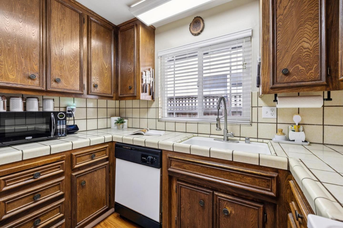 Detail Gallery Image 12 of 37 For 567 Terrace Ave, Half Moon Bay,  CA 94019 - 3 Beds | 2 Baths