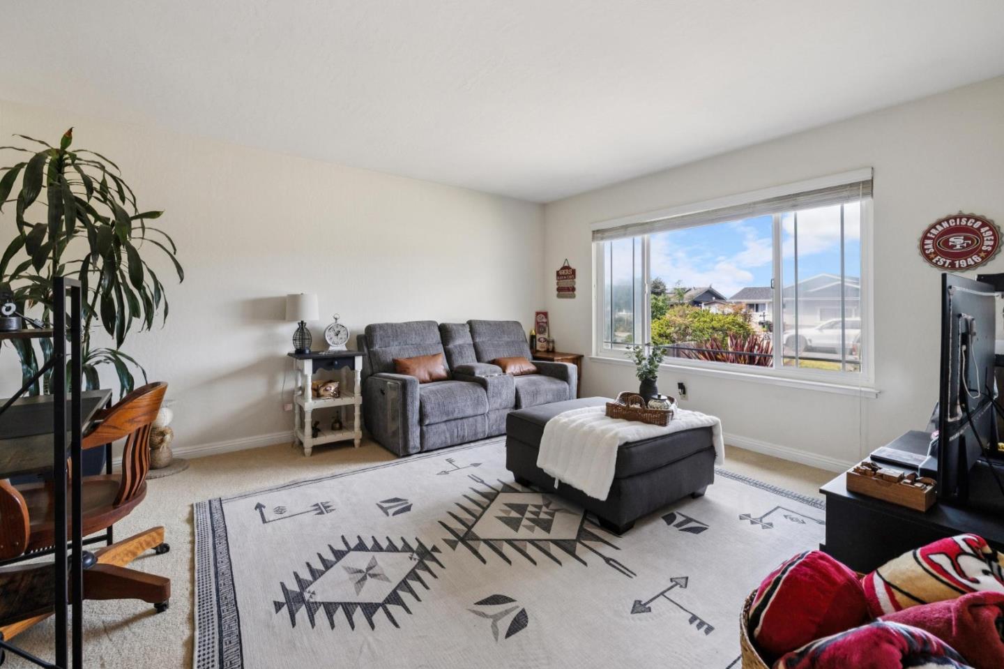 Detail Gallery Image 5 of 37 For 567 Terrace Ave, Half Moon Bay,  CA 94019 - 3 Beds | 2 Baths