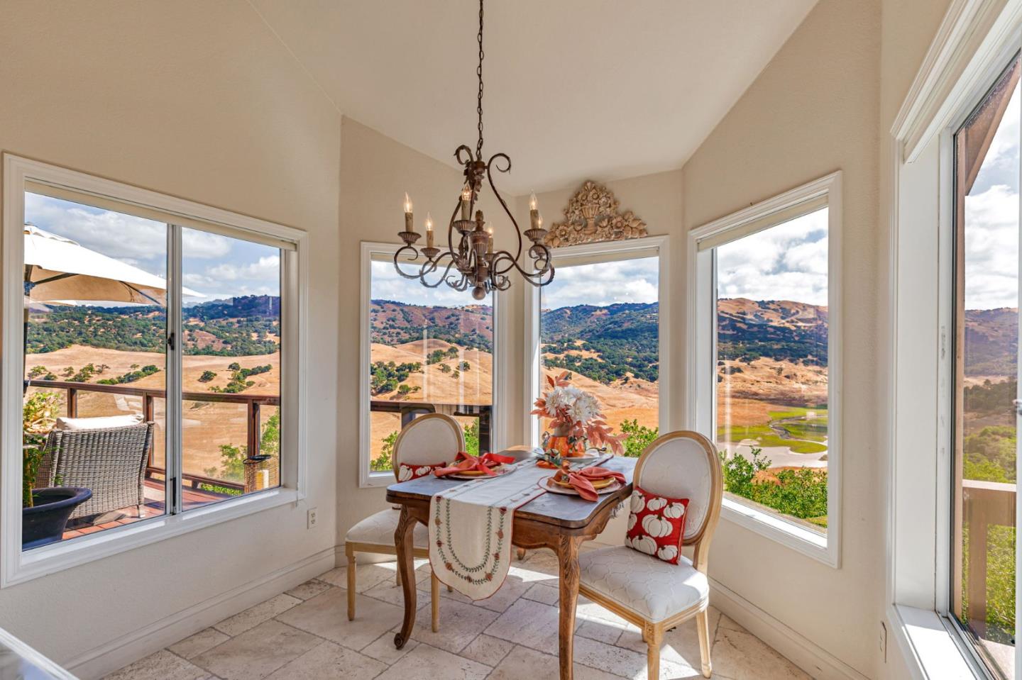 Detail Gallery Image 6 of 19 For 17864 Holiday Dr, Morgan Hill,  CA 95037 - 4 Beds | 3/1 Baths