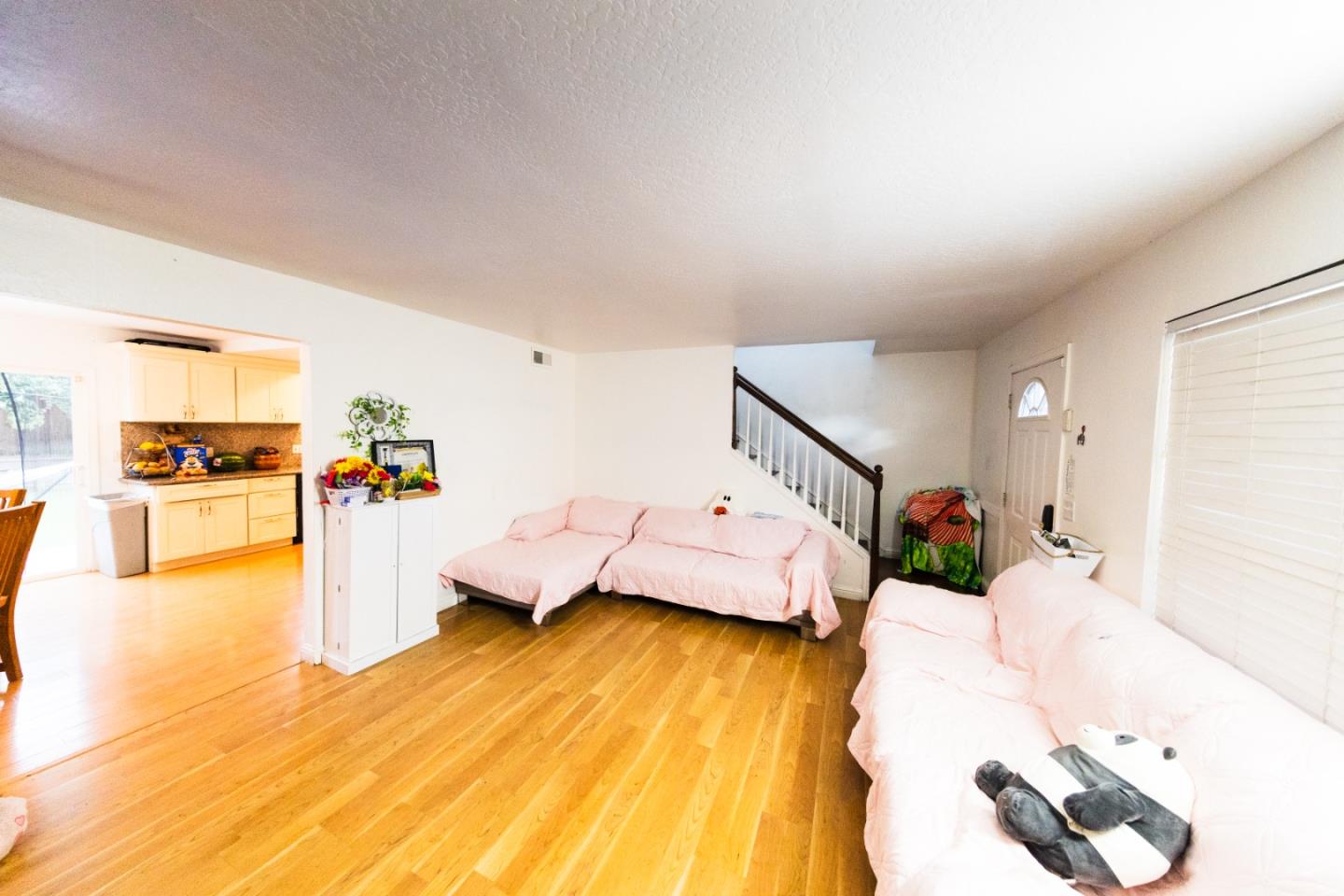 Detail Gallery Image 3 of 14 For 233 Omira Dr, San Jose,  CA 95123 - 3 Beds | 2 Baths