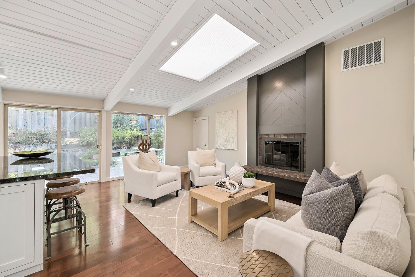 Detail Gallery Image 14 of 37 For 60 Linaria Way, Portola Valley,  CA 94028 - 4 Beds | 3 Baths