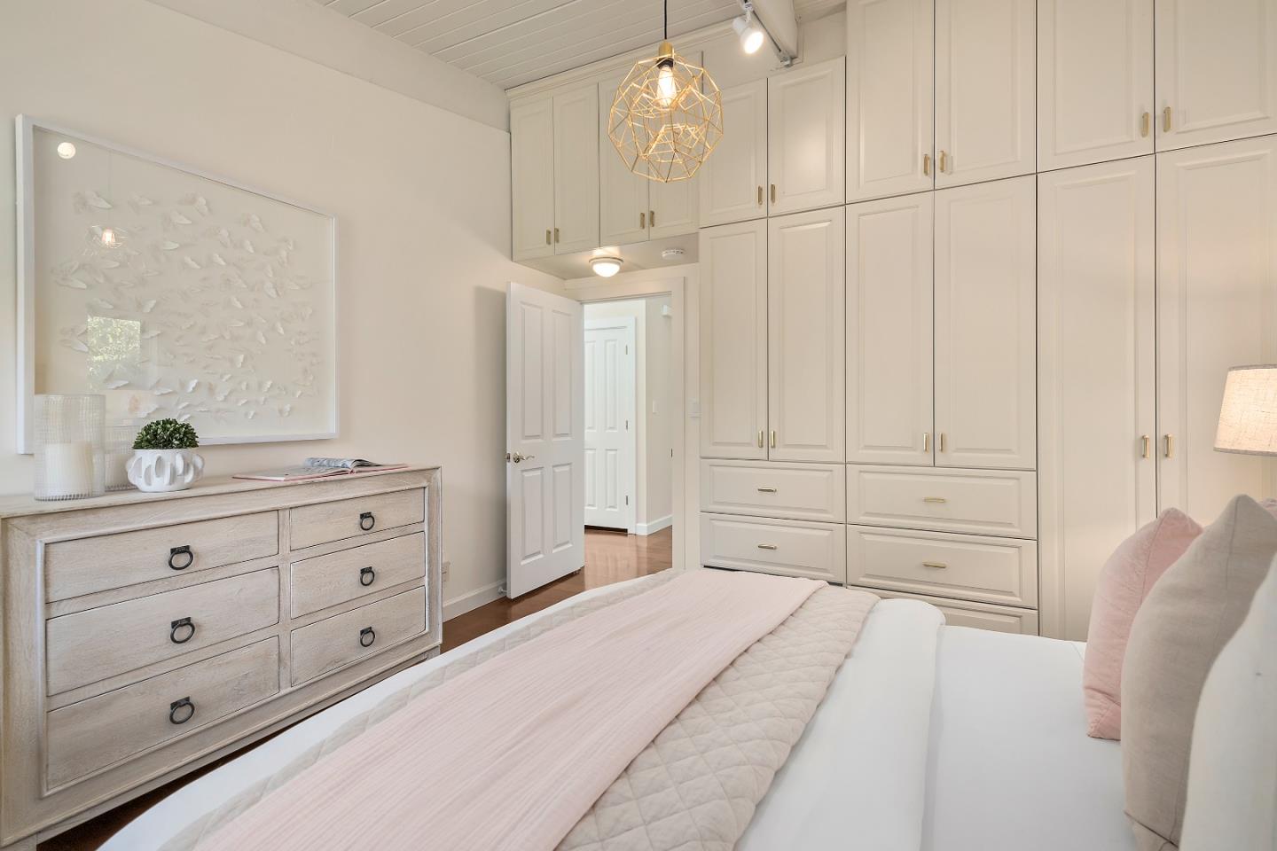 Detail Gallery Image 17 of 37 For 60 Linaria Way, Portola Valley,  CA 94028 - 4 Beds | 3 Baths