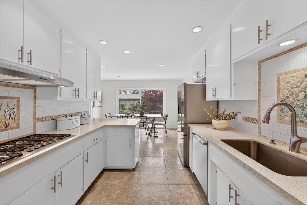 Detail Gallery Image 9 of 47 For 145 Wesley St, Capitola,  CA 95010 - 3 Beds | 2 Baths